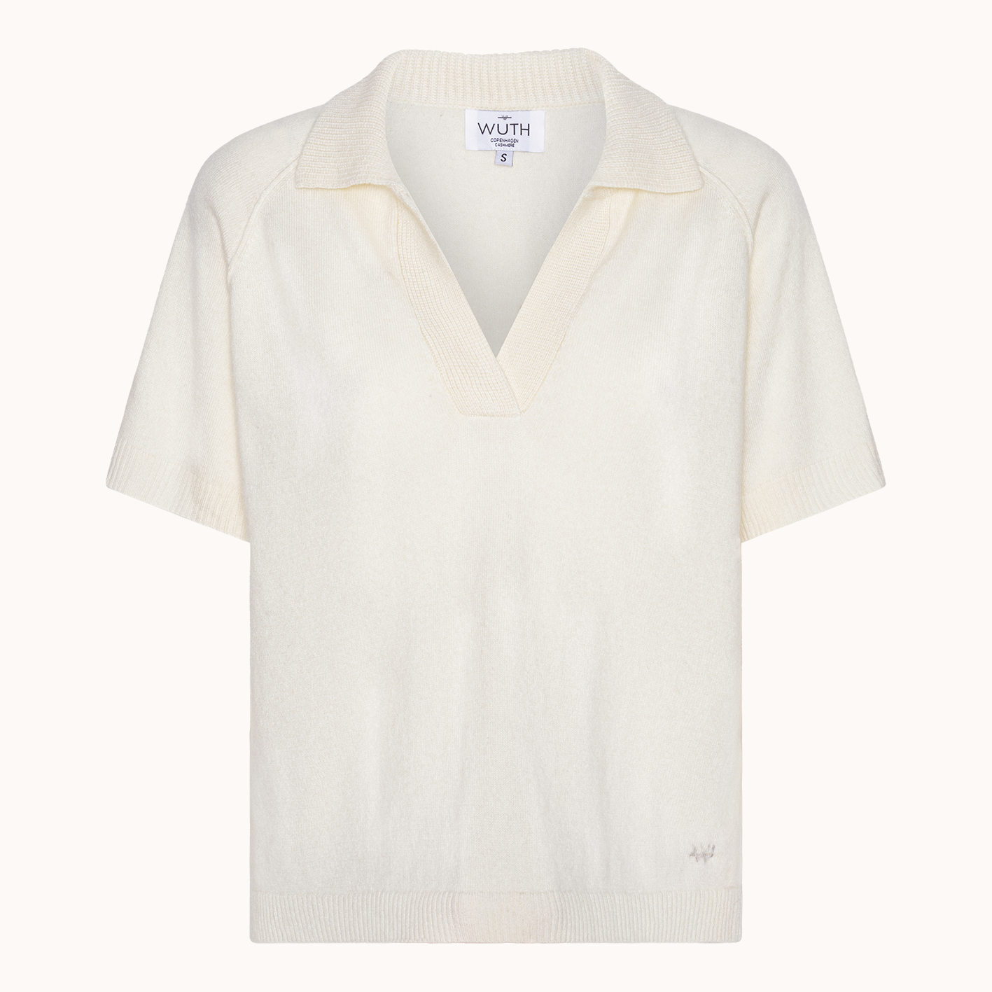 Blød Polo cashmere t-shirt i hvid fra Wuth Copenhagen