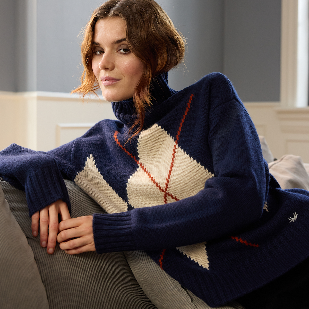 Mørkeblå Argyle inspireret cashmere sweater fra Wuth Copenhagen