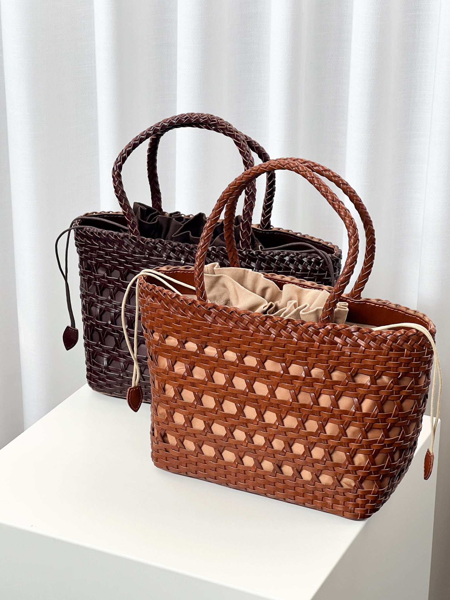 Mindy Bag - Wuth Copenhagen - Taske i 100% håndflettet læder med håndstropper