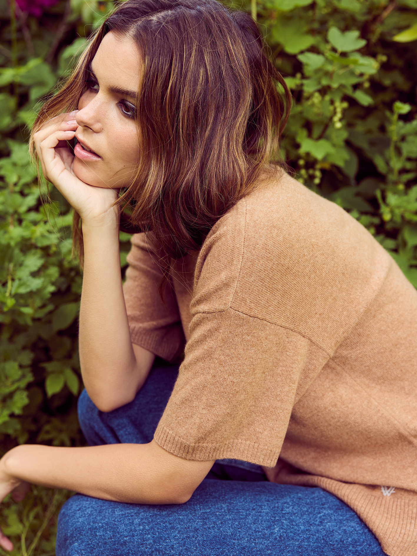 Tidløs cashmere sweater i brun caramel fra Wuth Copenhagen