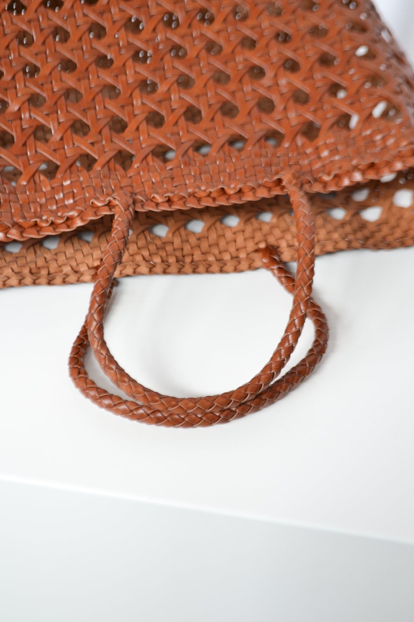 Sylvie Bag - Wuth Copenhagen - Klassisk fletstaske i 100% håndflettet læder