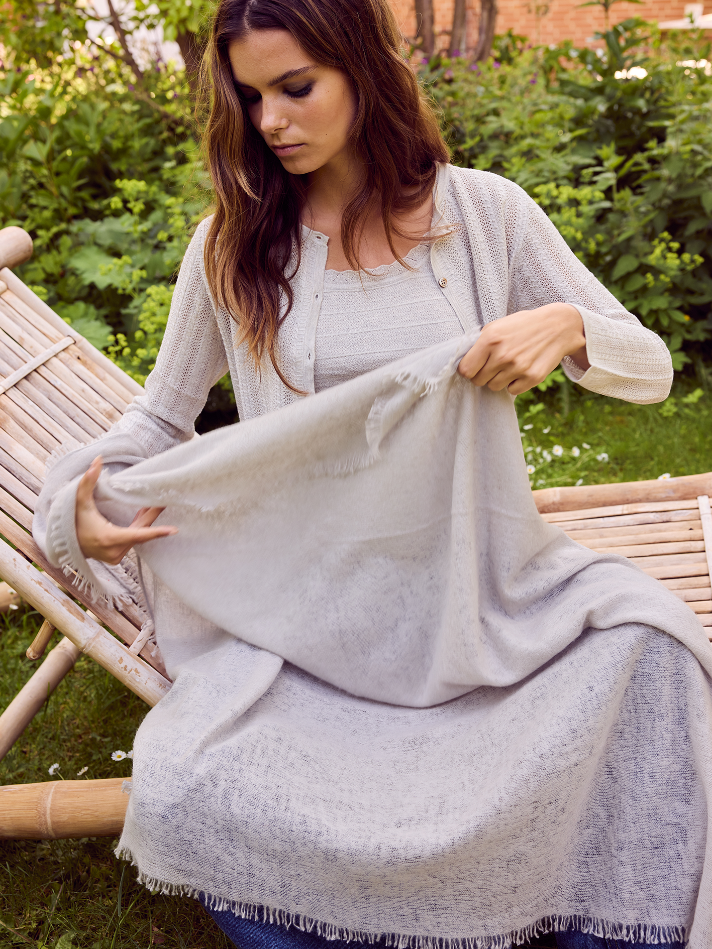 Gråt cashmere tørklæde fra Wuth Copenhagen