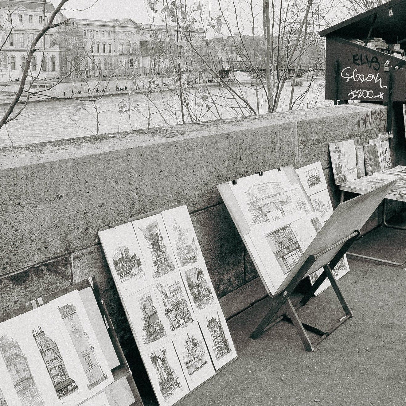 Vores French Getaway tager udgangspunkt i de charmerende gader i Paris. Alle vores styles er designet i 100% grade A cashmere, superblødt silke og elegant uld.