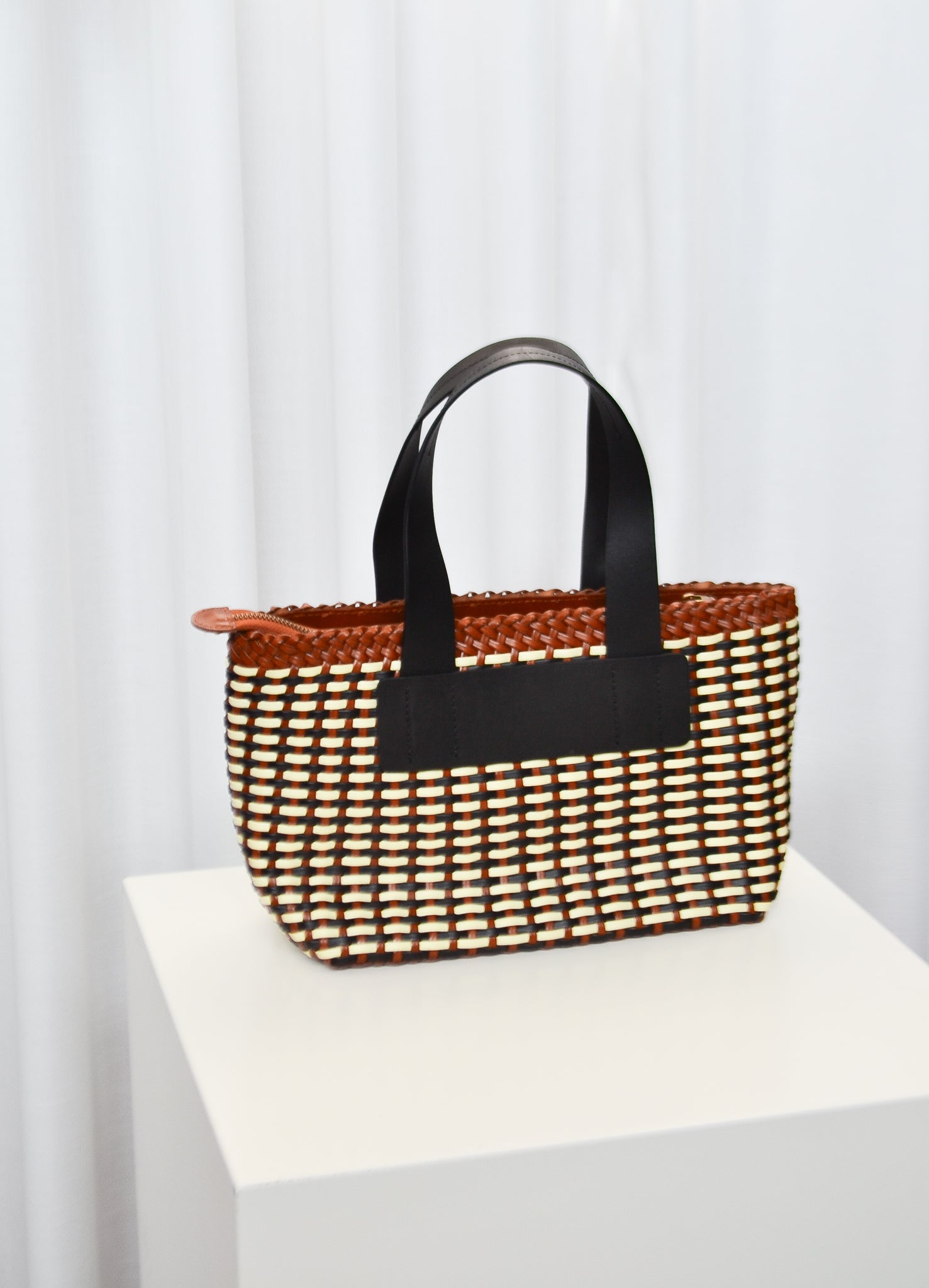 Camille Bag - Wuth Copenhagen - City-bag i 100% håndflettet læder