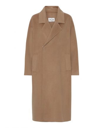 Women's oversize cashmere coat from danish brand Wuth Copenhagen. 15% cashmere and 85% wool in the softest and most elegant coat. Get it in two colors: camel and black.